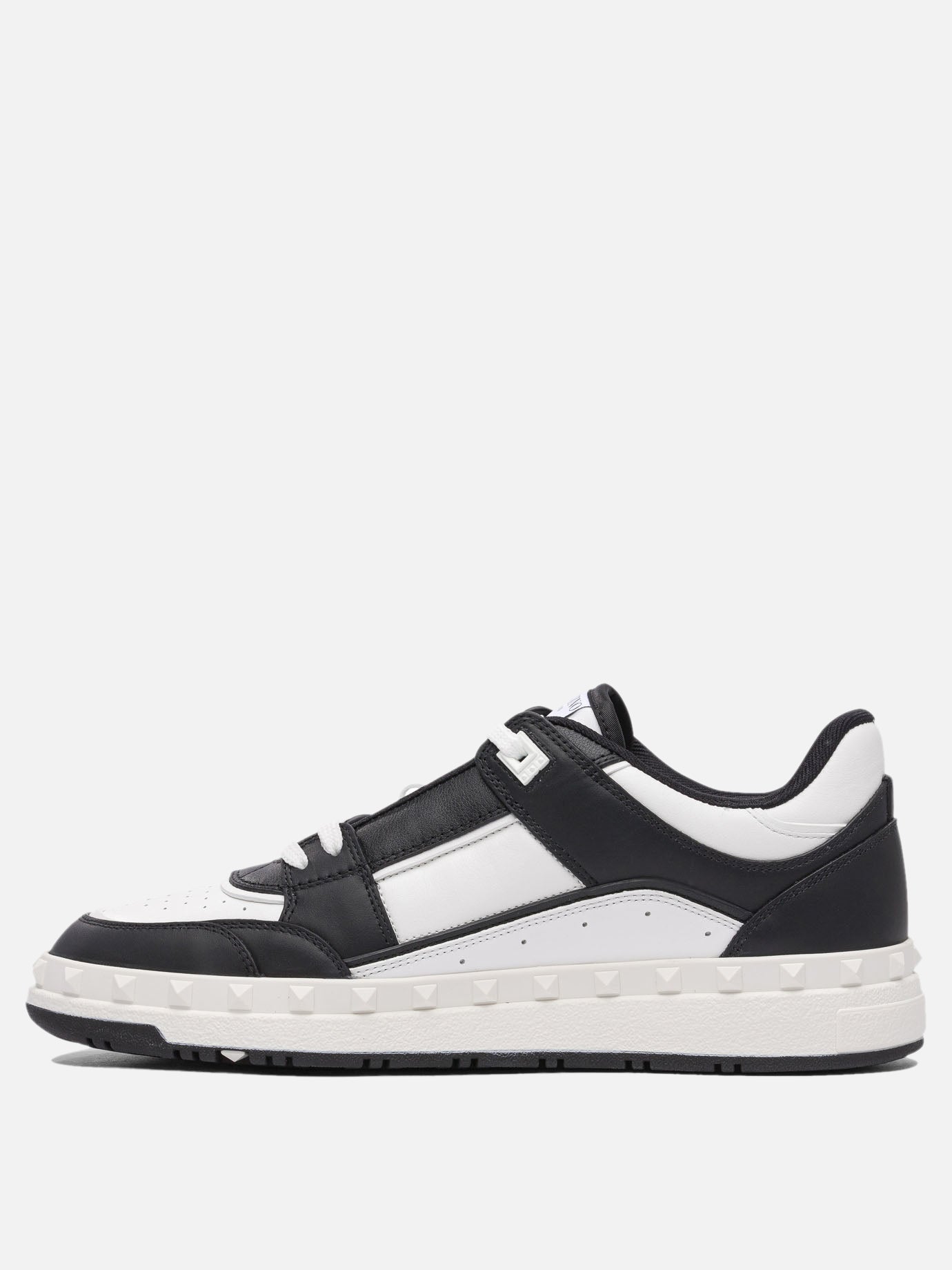 Low top sneakers 100% leather - 100% rubber  Black - Valentino Garavani Men | PDP | VIETTI Online Store | thumbnail_3