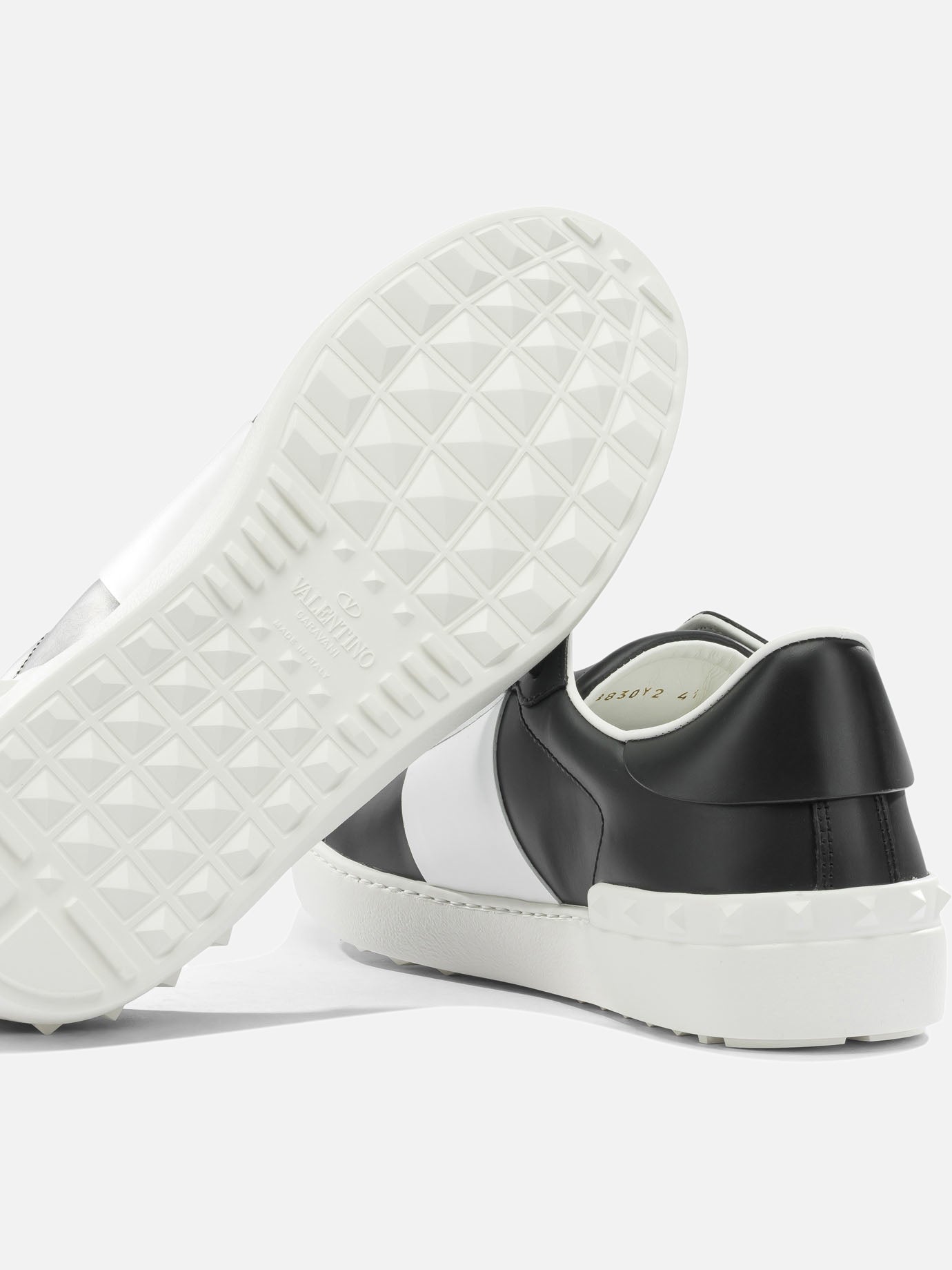 Low top sneakers 100% calf leather - 100% cowhide  Black - Valentino Garavani Men | PDP | VIETTI Online Store | Zoom-Modal_5
