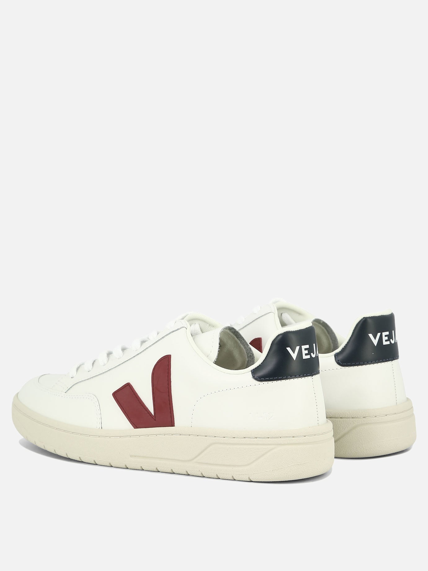 Sneaker "V-12"