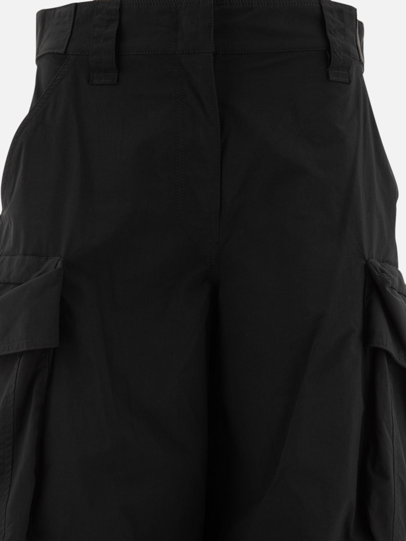 Cargo trousers with oversize pockets