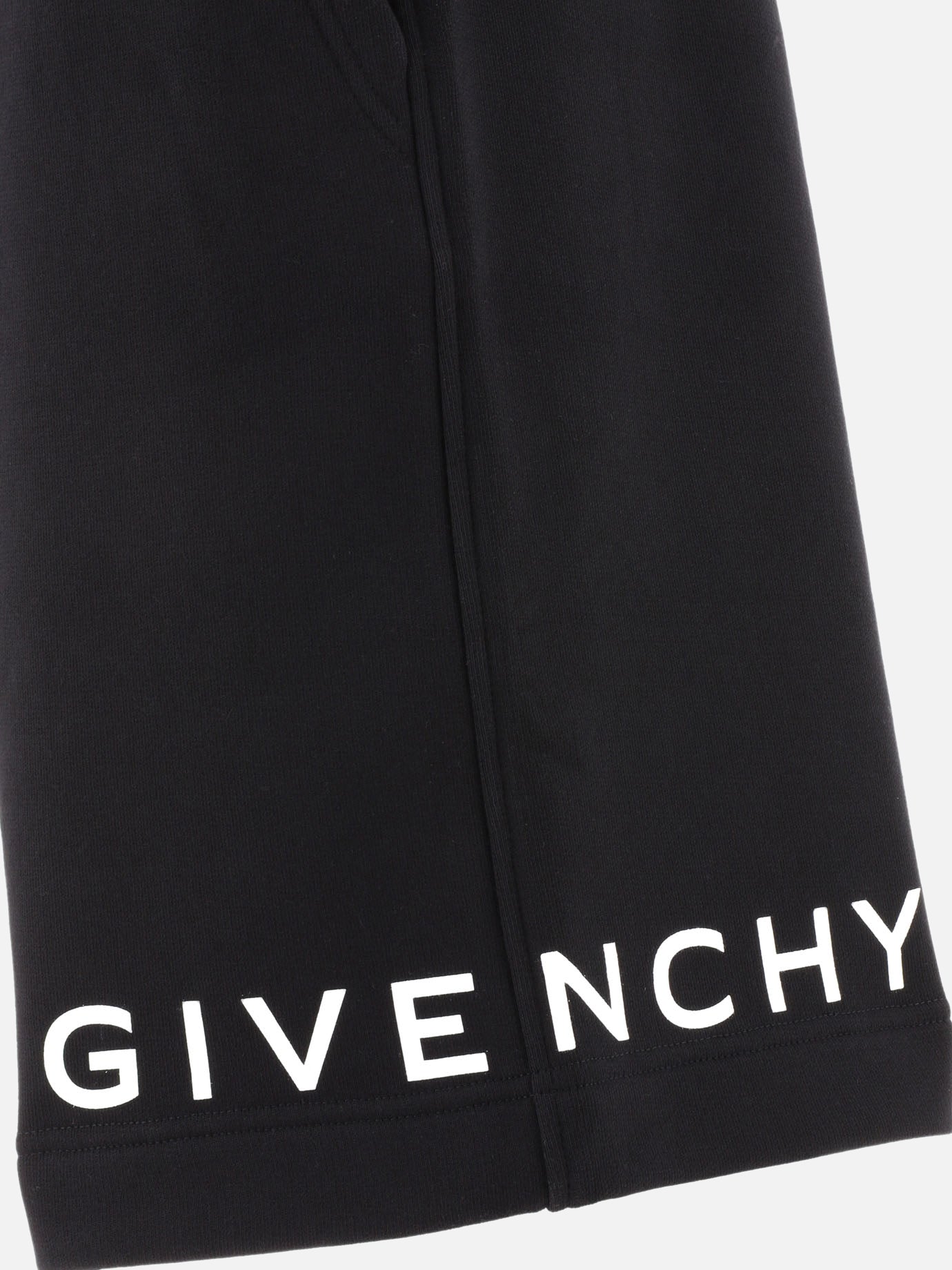 Short "GIVENCHY Archetype"