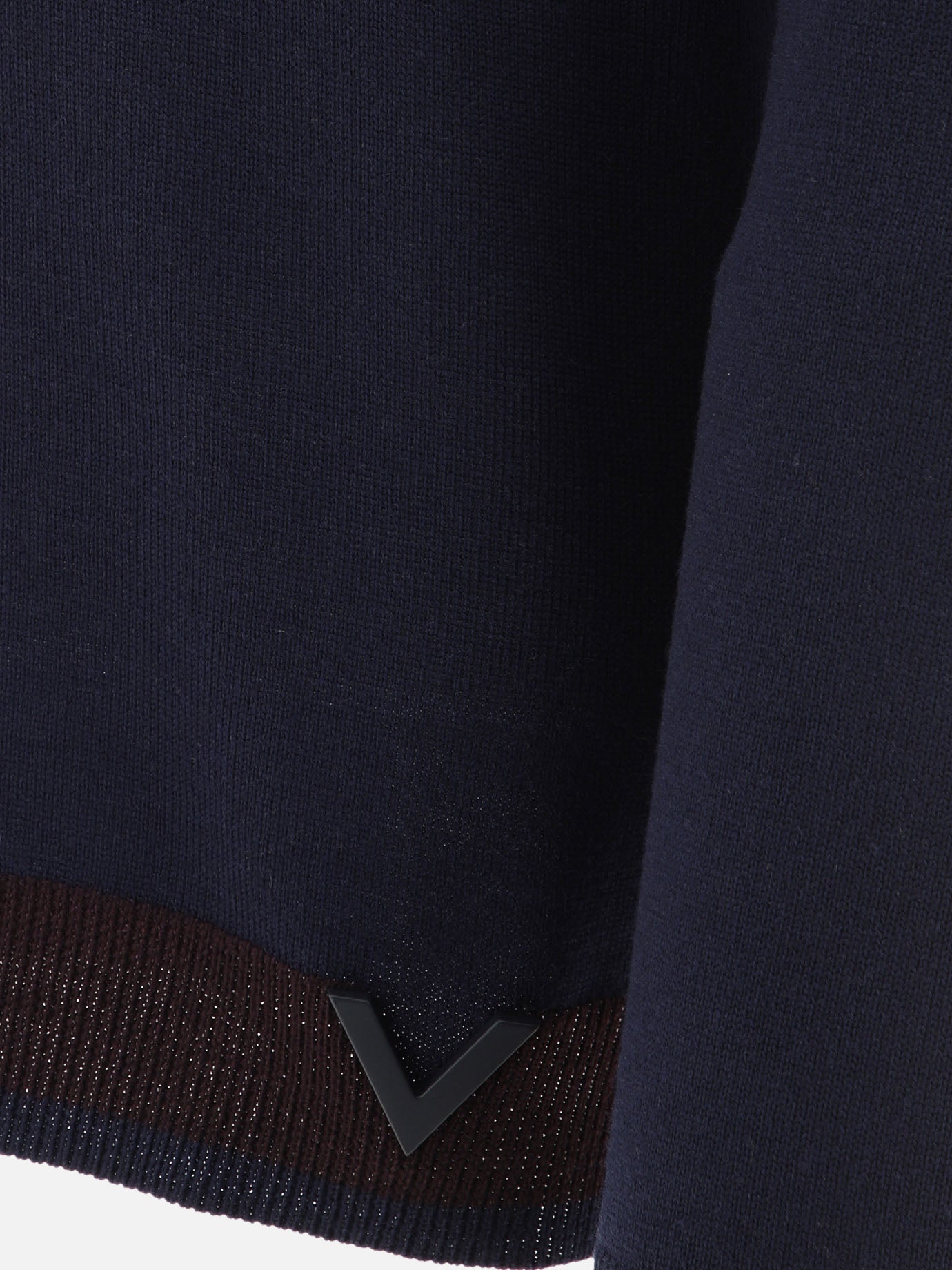 Sweater with rubberised V Detail